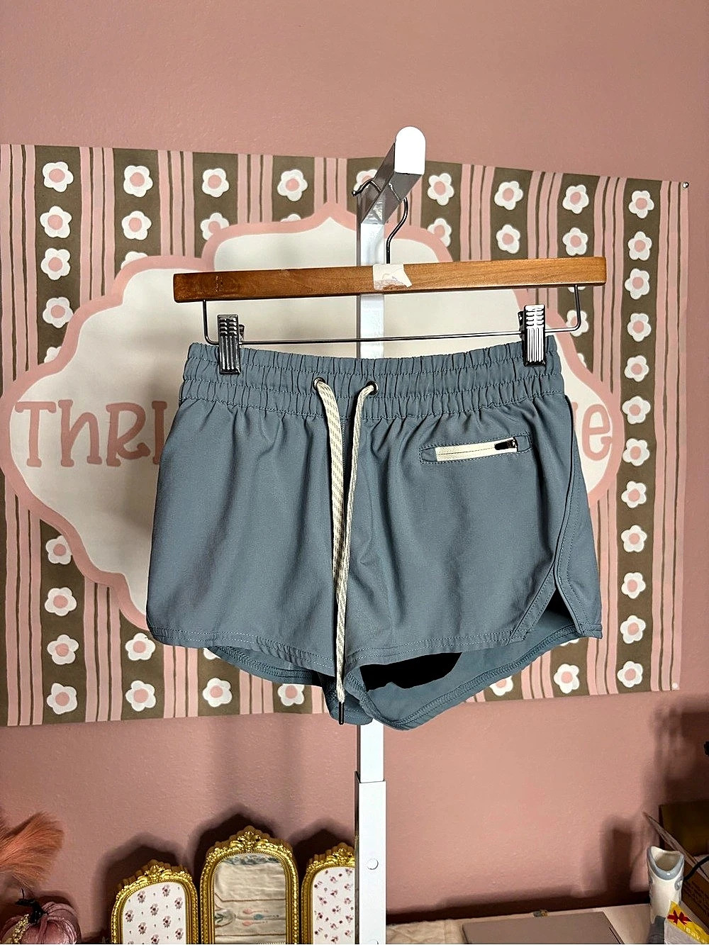 Vuori WOMEN'S CLEMENTINE 4" SHORT 2.0 Short Athletic Shorts in Blue Size XS